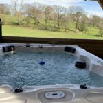 Nrew Hot Tub for upto 7 with lights and music
